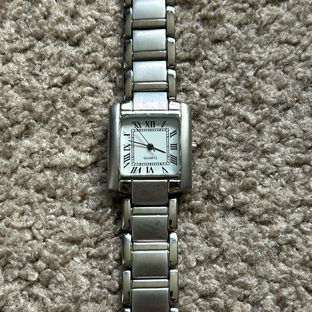 Woman’s Vintage SKC silver Y2K wristwatch fits a L wrist measurements‎ shown